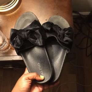 ALDO bow slides